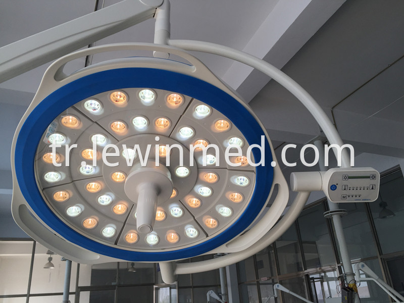 Top quality surgical light 2